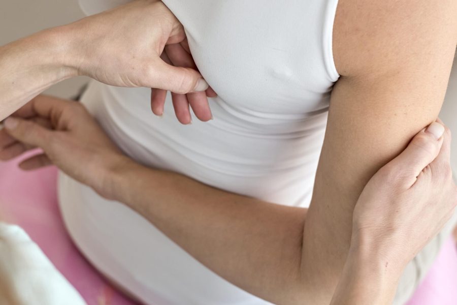 physiotherapist-undergoing-therapy-with-female-patient-min